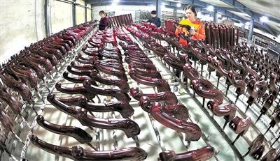 霸州做强做优金属玻璃家具产业__中国青年网