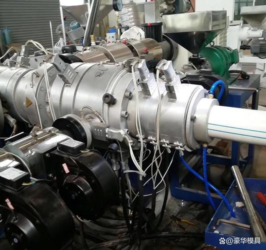 在塑料管道,金属管材等工业制品的生产链条中,管材挤出模具制造厂是